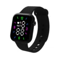 Detalle en primer plano del reloj deportivo electronico LED cuadrado negro con correa de silicona. - Negro