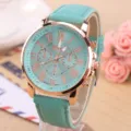 Damen Quarzuhr mit mintgrünem Lederarmband, roségoldenem Gehäuse und römischen Ziffern. - Mintgrün