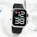 Montre électronique LED carrée avec boîtier argenté et bracelet en silicone noir, détail. - 23x3 / Noir