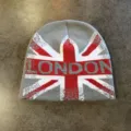 Gedetailleerd overzicht van grijze gebreide muts met London tekst en Britse vlag, warm. - M (52-60cm) / Grijs