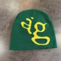 Groene gebreide muts met gele letter ag design, stijlvolle herfst winter warme wollen muts. - M (52-60cm) / Groen