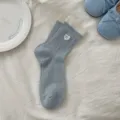 Calcetines de media pantorrilla de algodón para mujer con lindo bordado de lazo y puños de contraste. - Talla única / Azul