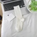 Dames effen witte katoenen lange sokken, comfortabele casual basiskousen voor dagelijks. - Crèmewit