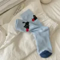 Calcetines de tubo medio azul claro con lindo patrón de gato negro y bola roja, casual. - Talla única / Azul