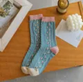 Retro floral mid-calf socks for women, cute vintage cotton casual socks with cute design. - One Size / Light Blue