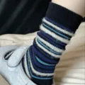 Calcetines de tubo medio a rayas de colores retro, calcetines de invierno suaves y cálidos. - Talla única / Rayado Negro Azul