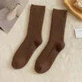 Chaussettes mi-hautes douillettes en peluche marron pour femmes, chaudes chaussettes d'hiver. - Taille unique / Café