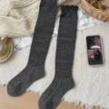 Calze lunghe in maglia grigio scuro da donna, calzini vintage traforati termici invernali. - Grigio scuro