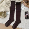 Calze lunghe in maglia marrone scuro da donna, eleganti calzettoni invernali caldi vintage. - Caffè