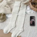 Calze lunghe bianche in maglia con motivo traforato, morbidi calzettoni termici invernali. - Bianco