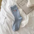 Calcetines de tubo medio a rayas azules con tierno bordado de salchicha, algodón. - Talla única / Azul