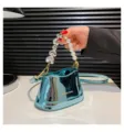 Laser Bonbon Farbe Perle Griff Eimer Tasche, stilvolle glänzende Metallic Umhängetasche. - Blau