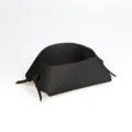 Bandeja organizadora de cuero negro para llaves y cosmeticos, elegante accesorio de oficina. - Negro
