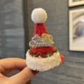 Linda pinza de pelo de mini gorro navideño para niños, accesorio de fiesta de felpa roja. - Rosa Loto