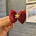 Rotes Samt Schleife Haargummi für Mädchen mit glitzerndem Stern, festliches Haaraccessoire. - Magentarote Haarspange CC