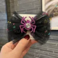 Nœud de cheveux en filet noir d'Halloween avec sequins étoiles colorés et pince araignée à paillettes. - Violet (S1-4)