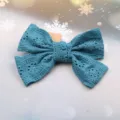 Blauer Spitzen Schleife Haarspange für Mädchen, elegante hohle bestickte Haar-Variante. - Halbfertig / Dunkelpfauenblau