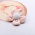 Süßes Stoffblumen Haaraccessoire mit weißer Plüschmitte, ideal für DIY Haarnadeln und Schuhe. - Beige Aprikose Halbfertig