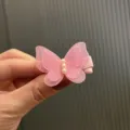 Charmantes rosafarbenes Schmetterlings-Haarspange aus Mesh mit süßen Perlen, süßes Kleinkind. - Vollständig Umwickelte Klemme / Fuchsia