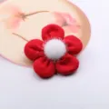 Rote Stoffblume DIY Haarschmuck mit weißem Plüschzentrum für Kinderhandwerk - Kleines Rot Halbfertig