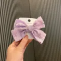 Lila Schleife Haarklammer aus Spitze für Mädchen, süßes Blumenmuster Haaraccessoire Variante. - Violett