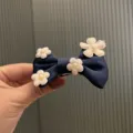 Süße Stoff Schleife Haarspange für Kinder, dunkelblau Satin mit rosa Blumen Perlen. - Haarspange (G3-3) / Marineblau