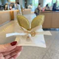 Schöne goldene Glitzer Hasenohren Haarklammer mit weißer Netzschleife und Perle für Kinder. - Gold Haarklammer
