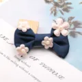Kinder Stoff Haarschleife Clip süße blaue Haaraccessoires mit Perlen Blume Dekor Mädchen - Halbzeug (G3-3) / Marineblau