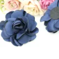 Handgefertigte dunkelblaue Stoff-Rosenblüte für DIY-Basteln, Haarschmuck und Hochzeits-Blumenstrauß. - Mittel (Ca. 6,8 cm) / Marineblau