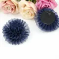 Detailaufnahme einer dunkelblauen Mesh-Blumen-Zubehör mit schwarzer Rückseite zum Basteln. - Marineblau