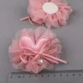 Rosa Netzstoff Blumen Haarzubehör, Herz-Design mit Perle, DIY Bastelmaterial Variante. - Lotosrosa