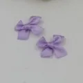 Petits nœuds en ruban de satin violet pour accessoires de cheveux DIY et décorations de cadeaux. - Violet