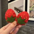 Handgemachte rote Erdbeere Haarklammer fuer suesse Kinder und Babys, schoenes Frucht Design. - Weinrot Paar
