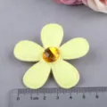 DIY handgemachte gelbe fünfblättrige Blumen-Applikation mit Bernstein-Edelstein für Haarschmuck. - Neongelb