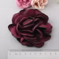 Dunkelrote Stoff-Rosenblüte Variante für DIY-Haarschmuck und Hochzeitsdekorationen. - Groß (Ca. 8,5 cm) / Helles Weinrot