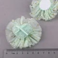 Grüne Mesh Stoff Blume DIY Haarschmuck mit goldenen Sternen, Herz und Schleife Handwerk. - Hellgrün