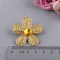 Goldener Glitzer Fünfblütenblatt DIY Bastelaufnäher mit gelbem Kristalledelstein Zentrum. - Hellglänzendes Gold