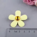 DIY handgemachte fünfblättrige Blumen Haarschmuck mit Glitzerstoff und gelbem Strassstein. - Leuchtgelb