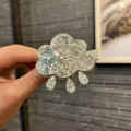 Suesse glitzernde Wolke Haarklammer fuer Kinder mit blauen Strasssteinen Modeschmuck. - Grau