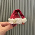 Jolie pince à cheveux de bonnet de Noël rouge en velours avec étoile dorée d'hiver. - Petite Barrette / Carmin (A9-3)