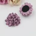 Detailaufnahme von DIY Mikrofasern Blumen Anhänger für Haarschmuck und Handysternen. - Leder Halbzeug (B1-4) / Leder Hellviolett