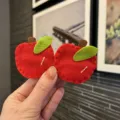 Süße rote Apfel Filz Haarklammern für Kinder, handgemachte Haarspaccessoires für kleine Mädchen. - Rotes Paar