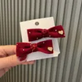 Fermagli per capelli in velluto rosso vino, eleganti accessori strass invernali. - Morsetto a pinza / Colore carminio