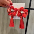 Rote Stoffblumen Haarklammern mit langen Quasten, festliche traditionelle Haaraccessoires für Mädchen. - Rosa Paar Clips L1-3
