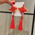 Rote chinesische Knoten Quasten Ohrringe mit weißem Trägerkarte für festliche Kleidung Variante. - Orangerot Paar Clips H3-4