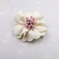 Handgemachte Stoffblume Haaraccessoire DIY Bastelmaterial in edlem Beige und Rosa. - Halbfertig / Hellcremeweiß