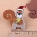 Weihnachten Filz Eichhörnchen DIY Haarschmuck Material, süßes braunes Eichhörnchen mit rotem Hut. - Weihnachtseichhörnchen / Khaki