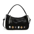 Schwarze PU Leder Schultertasche mit Strassquaste und bunten Kristallen für Damen. - Schwarz
