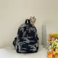 Schöner kleiner Damen Rucksack mit bunten abstrakten Stickereien für Alltag und Schule. - Ohne Anhänger / Schwarz / S