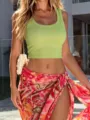 Detailopname van de geribbelde mouwloze crop top in neongroen, slanke en modieuze pasvorm. - S / Tops / Groen